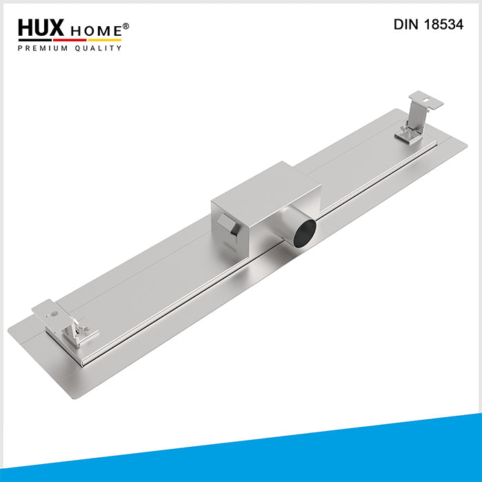 HUX HOME® PREMIUM Duschrinne aus Edelstahl V2A – Ansicht von unten, sichtbar mit mittigem Abgang, höhenverstellbaren Füßen und breitem Fliesenflansch, zur bodengleichen Montage, DIN 18534 konform