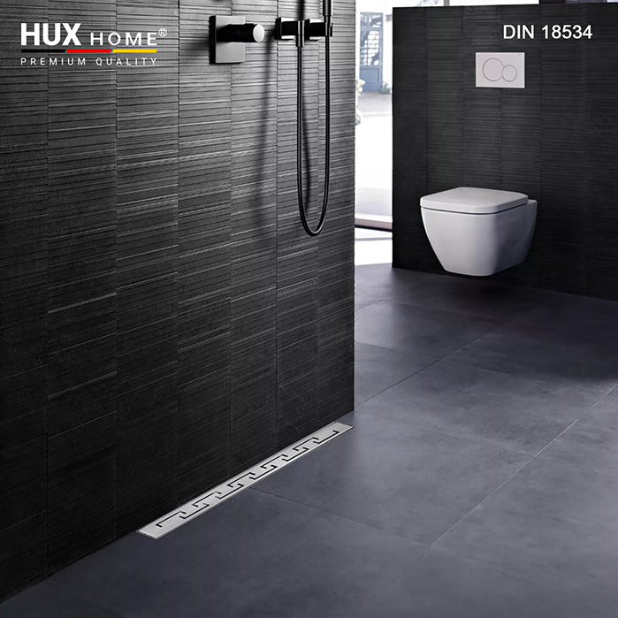 MODEL_G_Duschrinne Edelstahl griechisch, HUX HOME Duschrinne, Duschrinnen Designabdeckung, Duschablauf mit Muster, Duschrinne griechisches Motiv, Edelstahlabdeckung griechisch, Design Duschrinne, Abflussrinne Dusche, HUX HOME Abdeckung griechisch, Duschrinne 60cm, 70 cm, 80 cm, 90 cm, 100 120cm, Duschrinnen Komplettset, wandnahe Duschrinne, Duschrinne befliesbar, Siphon mit Geruchsverschluss, DIN 18534 konform, Haarsieb, verstellbare Füße Duschrinne, Abflussadapter Dusche, modernes Bad, flache Dusche
